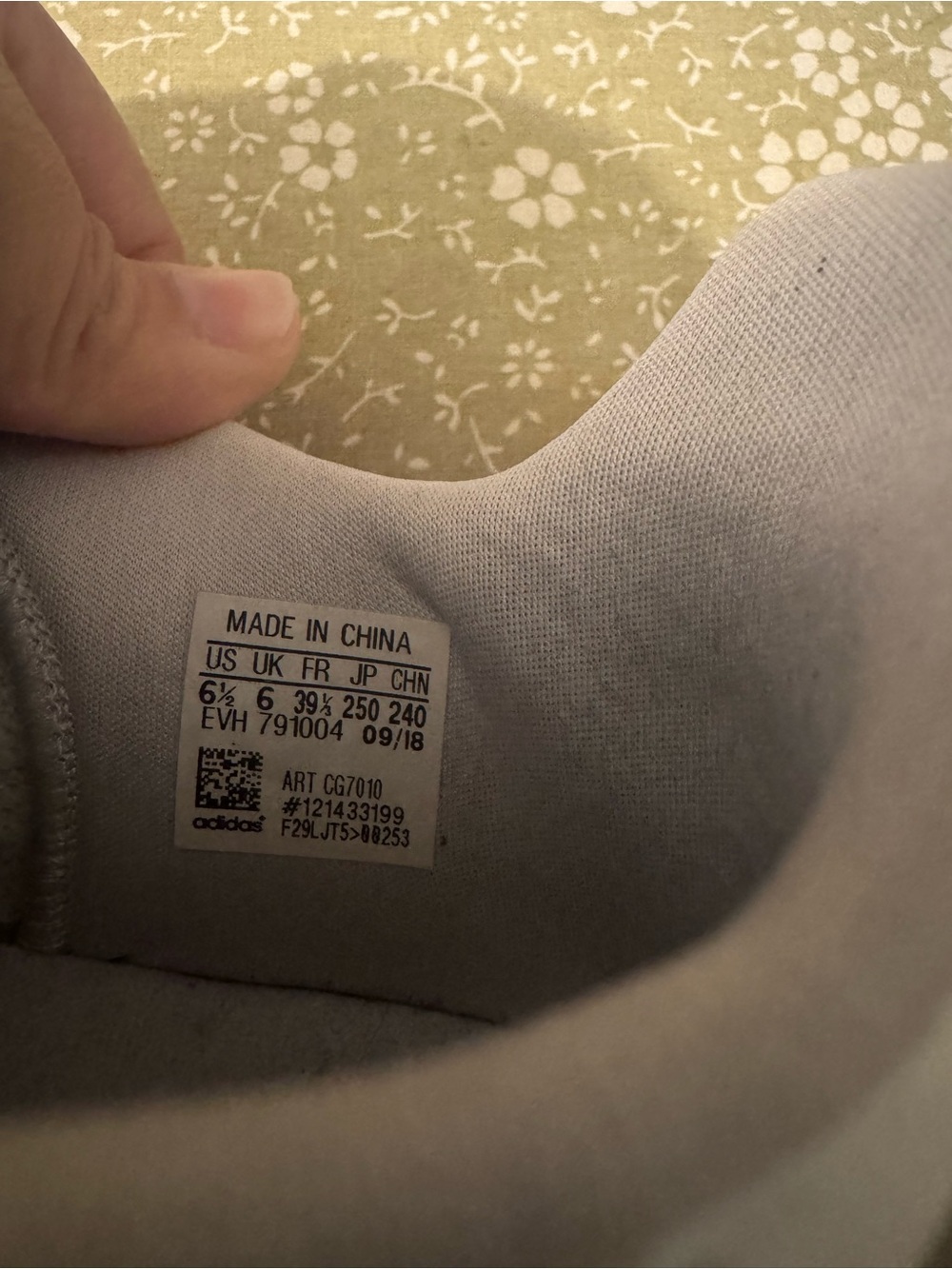 adidas - Picture 6 of 6